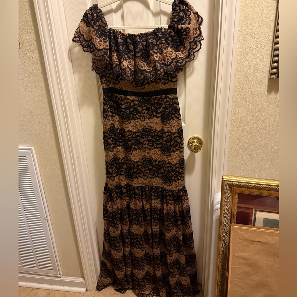 EUC H by Halston Off Shoulder Lace Dress